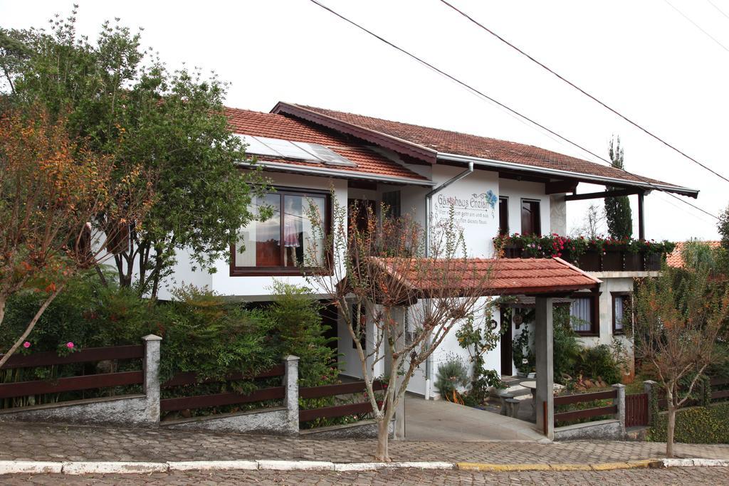 Hospedaria Gastehaus Enzian Treze Tílias المظهر الخارجي الصورة